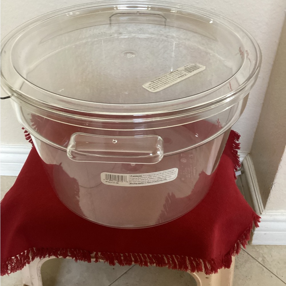 Cambro Food Storage Container - Picture 3 of 5